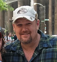How tall is Larry the Cable Guy?